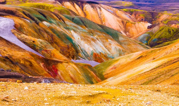 Montanhas coloridas em Landmannalaugar - início da trilha Laugavegur, Islândia — Fotografia de Stock
