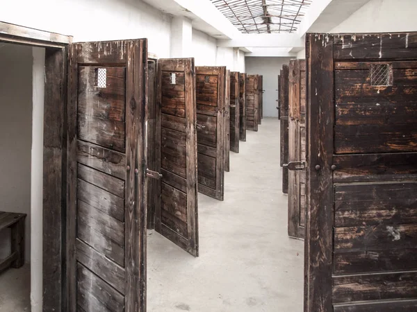 Long corridor with many open prison cell doors. Vintage image — Stock Photo, Image