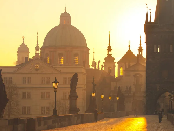 Charles Bridge at sunset time, Old Town of Prague, Czech Republic — Stock Photo, Image