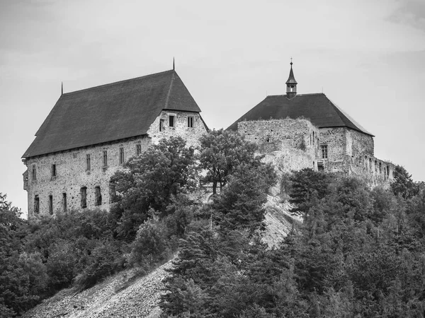 Tocnik kasteel in Centraal Bohemen, Tsjechië — Stockfoto