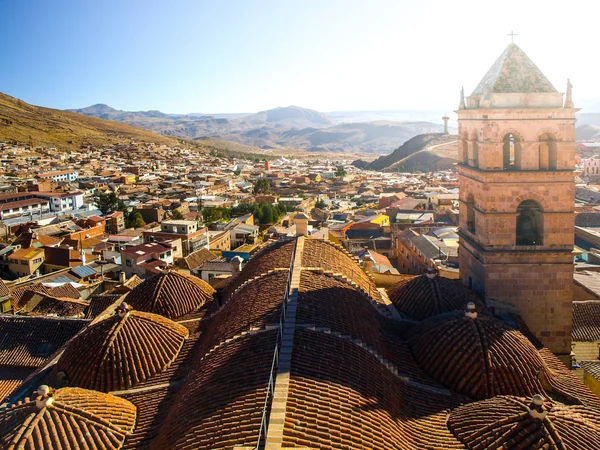 Доступная крыша с колокольней монастыря Сан-Франциско, Потоси, Боливия, Южная Америка — стоковое фото