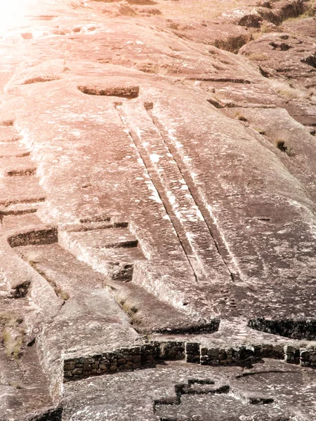 El Fuerte de Samaipata. Vista ravvicinata delle sculture mistiche rupestri nel sito archeologico precolombiano, Bolivia, Sud America. Patrimonio Mondiale UNESCO — Foto Stock