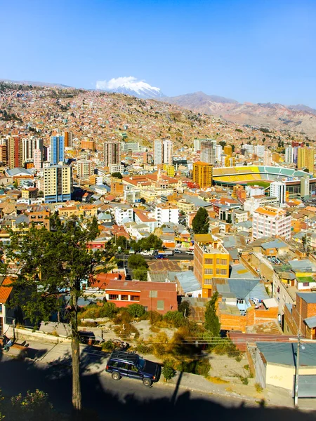 拉巴斯市中心在南美洲的玻利维亚，晴天 — 图库照片