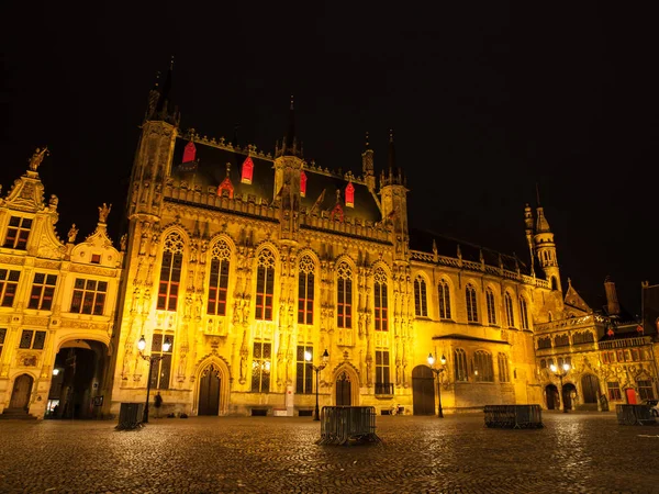 Burg plein met het stadhuis door de nacht, Brugge, België — Stockfoto