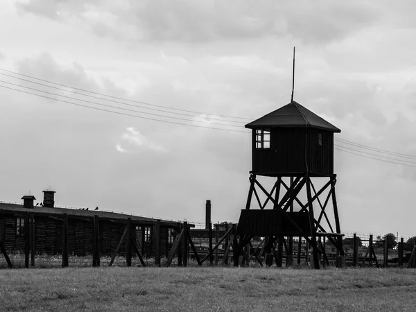Torres de guarda em Majdanek campo de concentração nazi alemão, Lublin, Polônia — Fotografia de Stock