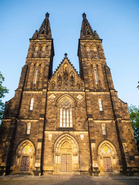 Bazilika svatého Petra a Pavla v komplexu Vyšehrad, Praha, Česká republika — Stock fotografie