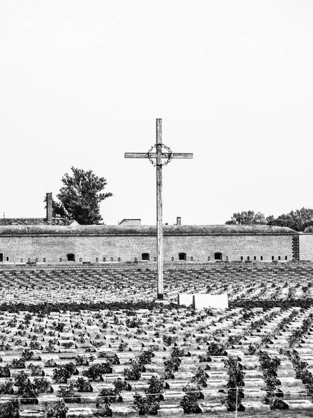 Gedenkteken begraafplaats op kleine vesting van Terezin, aka Theresienstadt, Tsjechië — Stockfoto