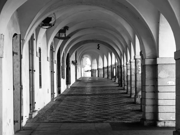 Antiguo arcade histórico en la calle Loretanska cerca del Castillo de Praga, Praga, República Checa —  Fotos de Stock