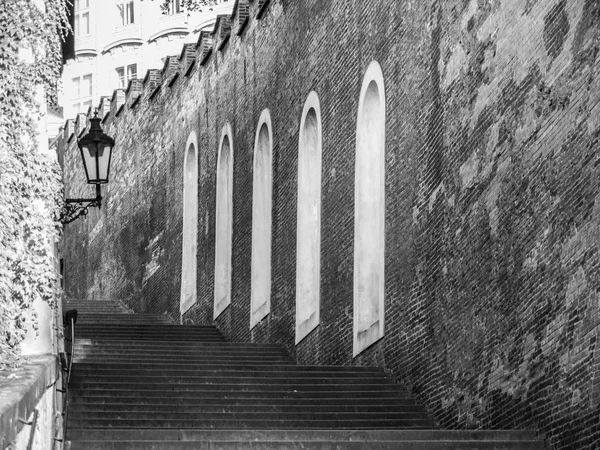 Крепостная лестница, ведущая к замку Фагге, Грачаны, Чехия . — стоковое фото