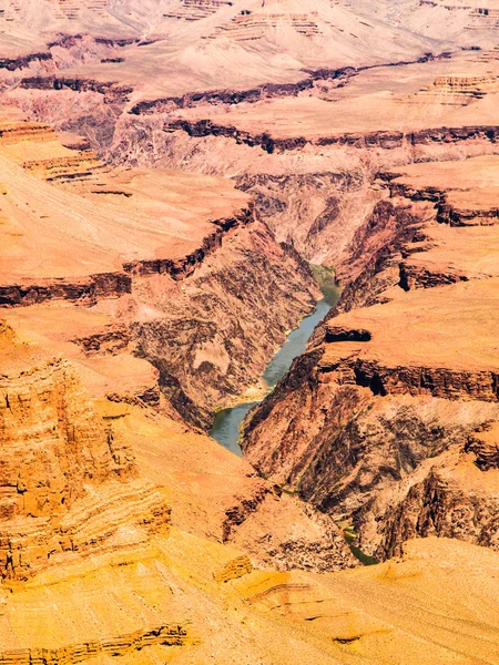 アリゾナ州、米国コロラド州の川のグランドキャニオンの赤い岩 — ストック写真