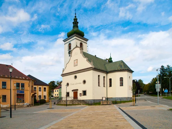 Iglesia St Catherines en Volary, Montañas Sumava, República Checa — Foto de Stock