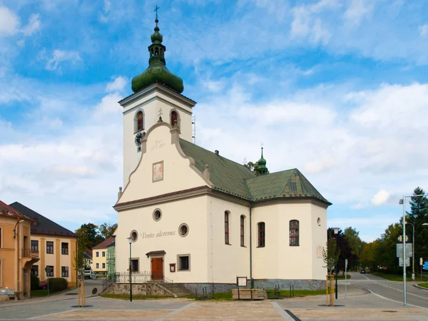 Iglesia St Catherines en Volary, Montañas Sumava, República Checa — Foto de Stock