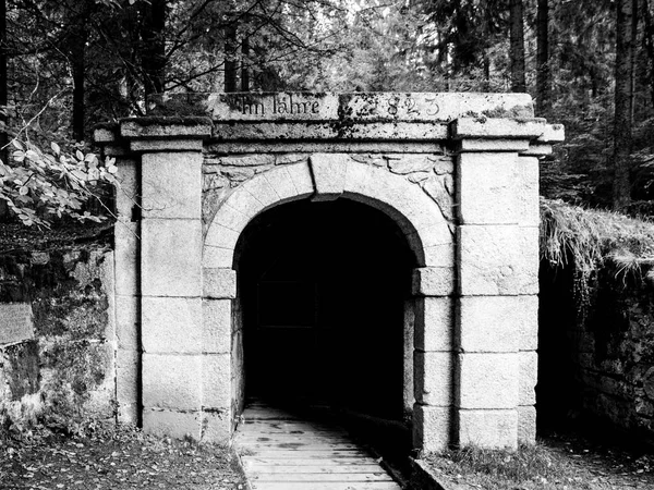 Lower entrance to tunnel of historical Schwarzenberg shipping canal, Sumava Mountains, Czech Republic — Stock Photo, Image