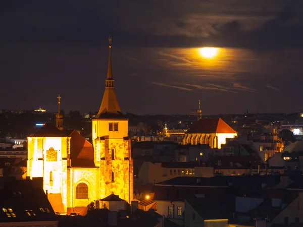 Iglesia de San Giles de noche, Ciudad Vieja de Praga, República Checa —  Fotos de Stock