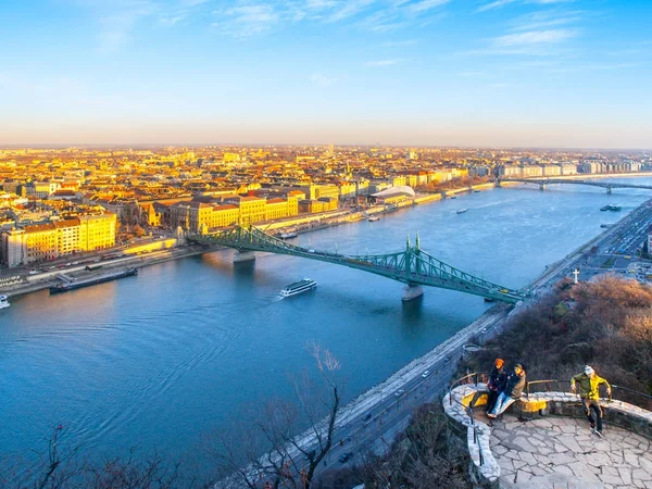 Budapeste cidade com rio Danúbio. Vista de Gellert Hill, Hungria — Fotografia de Stock