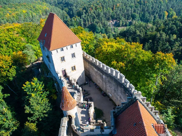 Středověký hrad Kokorin. Pohled z hlavní věže, Kokorinsko, Česká republika. — Stock fotografie