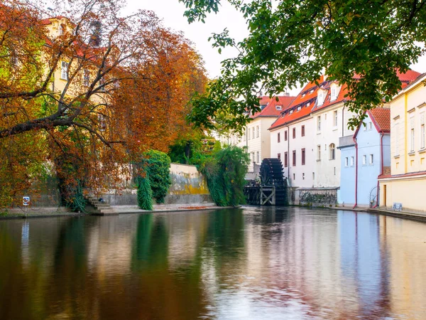 Certovka, Devil River, with watermill wheel at Kampa Island, Prague, Czech Republic. — Stock Photo, Image