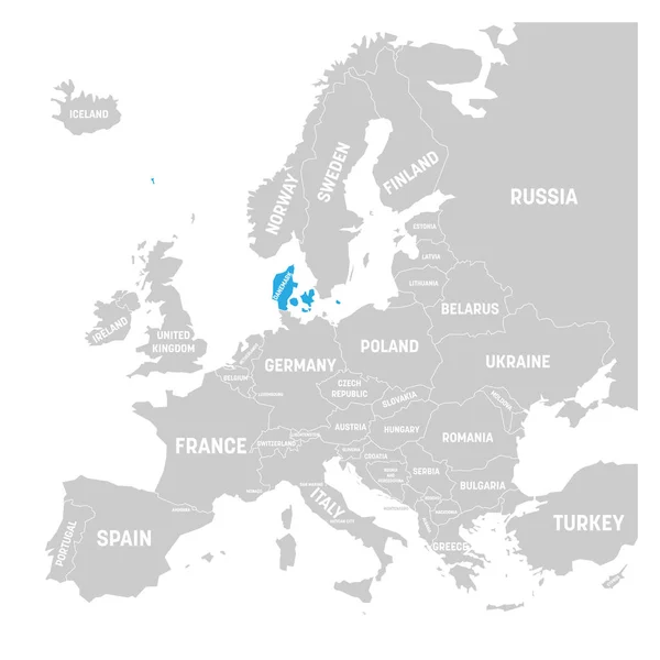 Dinamarca marcada por el azul en gris mapa político de Europa. Ilustración vectorial — Vector de stock