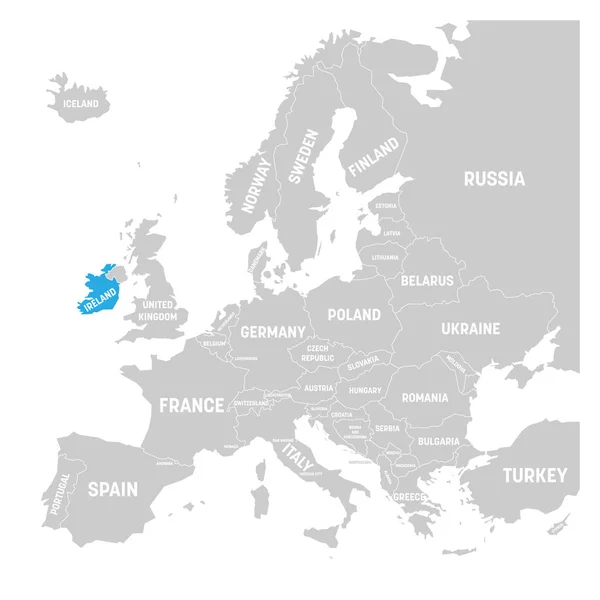 Irlanda marcada por el azul en gris mapa político de Europa. Ilustración vectorial — Vector de stock