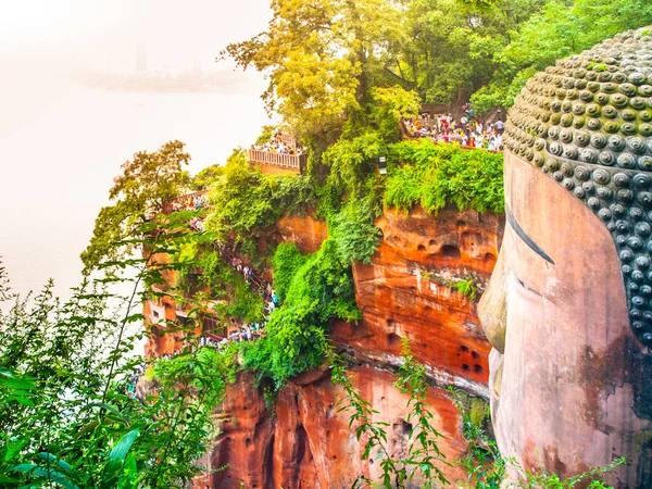 Vista de cerca de Dafo estatua de Buda gigante en Leshan, provincia de Sichuan, China — Foto de Stock