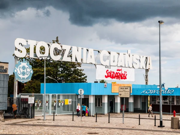 GDANSK, POLAND - AUGUST 26, 2014: Entrance gate of Gdansk Shipyard. Place of large strikes in 80s and birthplace of Solidarity Movement. Gdansk, Poland — Stock Photo, Image