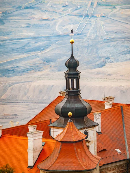 Detailed view of Tower of Jezeri Castle situated near coal mine in Northern Bohemia, Czech Republic — стоковое фото