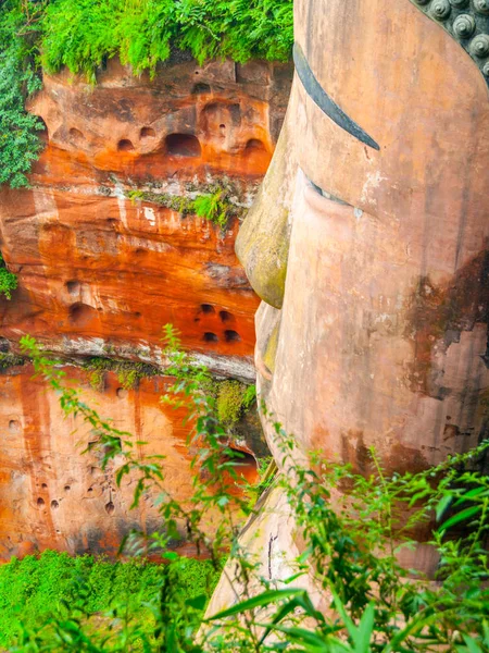 Veduta ravvicinata della statua di Buddha gigante di Dafo a Leshan, provincia del Sichuan, Cina — Foto Stock