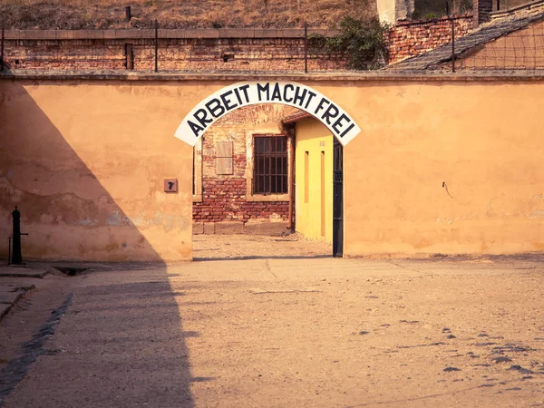 Deur aan het blok A in concentratiekamp Terezin — Stockfoto