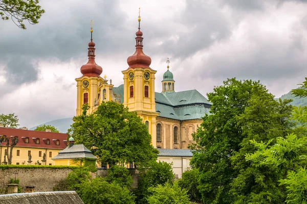 Basílica barroca de la Visitación de la Santísima Virgen María en Hejnice, República Checa — Foto de Stock