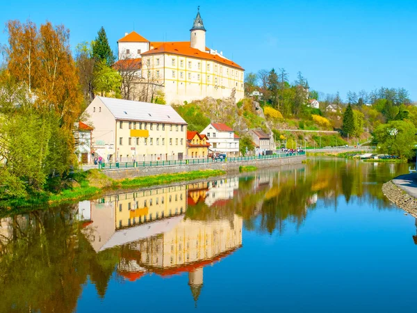 Medieval Castle Ledec nad Sazavou. Reflection in Sazava River, Czech Republic — Stock Photo, Image