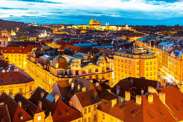 Prague Castle evening scenery. Hradcany and Old Town of Prague, Czech Republic — Stock Photo, Image