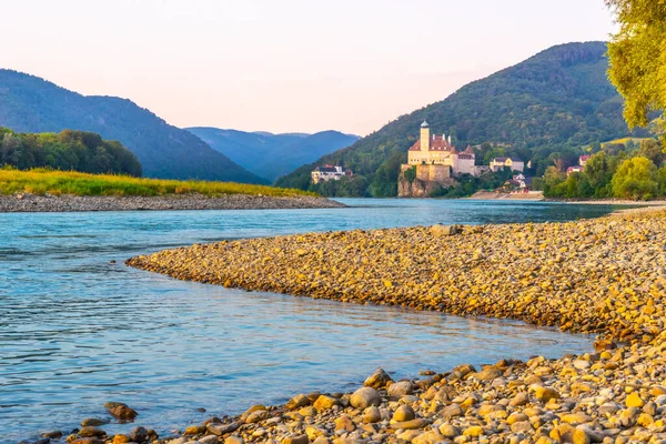 Schloss Schonbühel und Donau im Wachautal, Österreich — Stockfoto