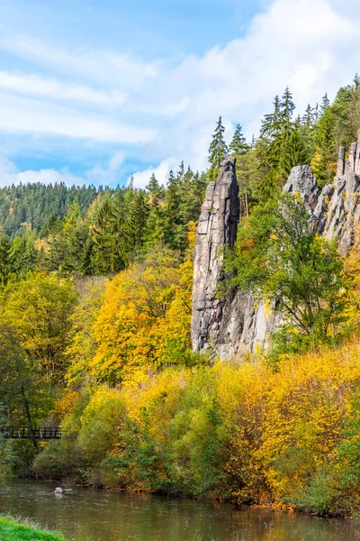 Svatos Rocks, Czech: Svatosske skaly, above Ohre River at autumn time, Czech Republic — Stock Photo, Image