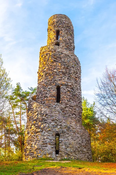 Torre espiral vigía de Krasno. Monumento de piedra inusual cerca de Krasno Village, República Checa — Foto de Stock