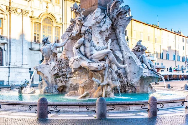 Fontanna Cztery Rzeki, Włochy: Fontana dei Quattro Fiumi, Plac Piazza Navona, Rzym, Włochy — Zdjęcie stockowe