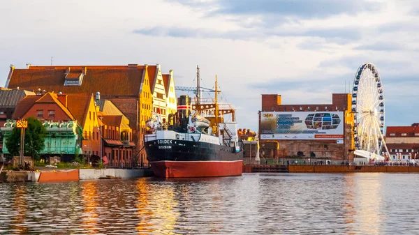 Γκντανσκ, Πολωνία - 25 Αυγούστου 2014: πλοίο Ss Soldek - πολωνικό πλοίο μεταφοράς άνθρακα και μεταλλευμάτων. Στον ποταμό Motlawa στο Εθνικό Ναυτικό Μουσείο στο Γκντανσκ της Πολωνίας — Φωτογραφία Αρχείου