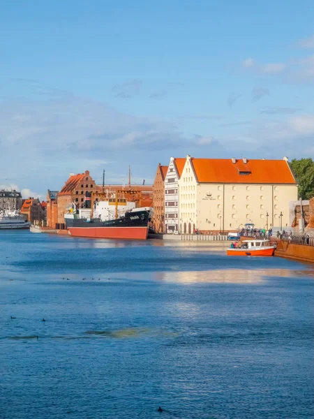 Gdańsk, Polska - 25 sierpnia 2014: Statek S. Soldek - polski frachtowiec węglowy i rudy. Nad rzeką Motławą w Narodowym Muzeum Morskim w Gdańsku, Polska — Zdjęcie stockowe