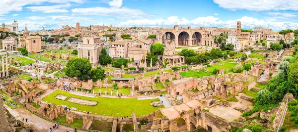 Roman Forum, Latin Forum Romanum, most important cenre in ancient Rome, Italy. Aerial panoramic view from Palatine Hill — Stock Photo, Image