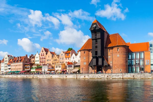 GDANSK, POLAND - AUGUST 25, 2014: Old Town of Gdansk with Motlawa river and The Crane — Stock Photo, Image
