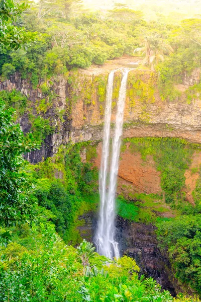 Chamarel Vattenfall i frodig tropisk grönska Mauritius, Indiska oceanen — Stockfoto