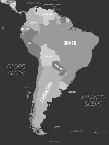 Dél-Amerika térkép - szürke színű sötét háttér. Nagy részletességű politikai térkép Dél-amerikai kontinens ország-, fő-, óceán- és tengernevek feltüntetésével — Stock Vector