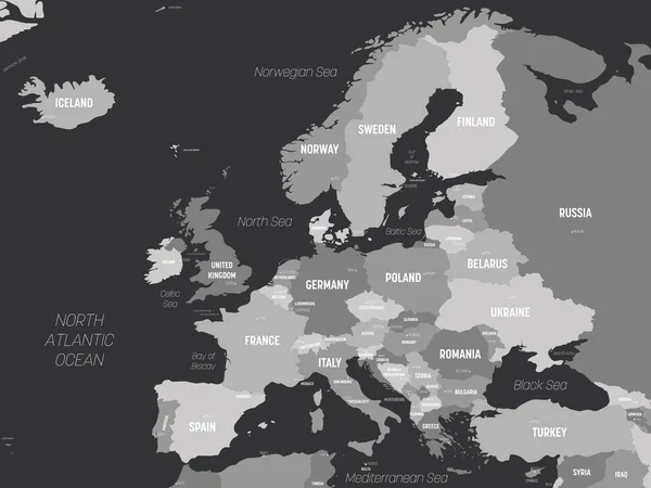 Mappa Europa - colore grigio su sfondo scuro. Alta mappa politica dettagliata del continente europeo con i nomi di paese, capitale, oceano e mare — Vettoriale Stock