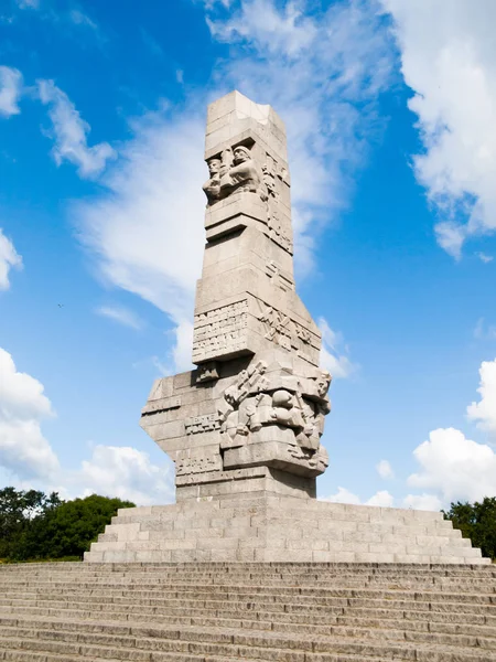 Gdansk, Polen - 27 augustus 2014: Westerplatte Monument ter herdenking van de eerste slag om de Tweede Wereldoorlog, Gdansk, Polen — Stockfoto