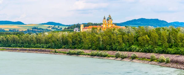 Panoramic view of Melk Abbey, German: Stift Melk, from Danube River. Austria. — Stock Photo, Image