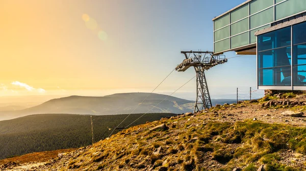 Estação por cabo na cimeira de Snezka em Giant Mountains, Parque Nacional de Krkonose, República Checa — Fotografia de Stock