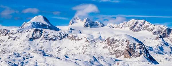 Zimowy krajobraz górski z wysokimi szczytami alpejskimi, Dachstein, Austria — Zdjęcie stockowe