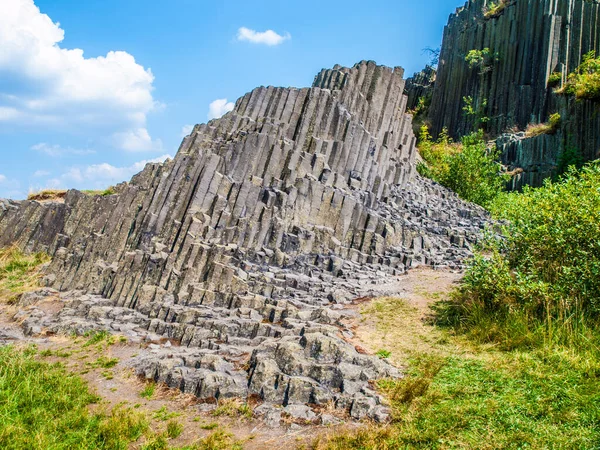 Tubos de órgão de basalto de Panska skala perto de Kamenicky Senov, República Checa — Fotografia de Stock