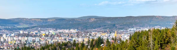 Jablonec nad Nisou - panoramiczny widok na miasto. Republika Czeska — Zdjęcie stockowe