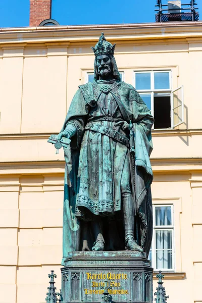 Estatua de Carlos IV en el Puente de Carlos, Ciudad Vieja de Praga, República Checa — Foto de Stock