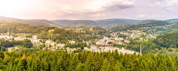 Tanvald - liten bergsstad i Jizera, Tjeckien — Stockfoto